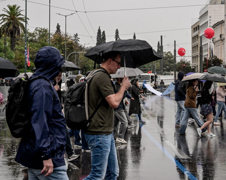 Καιρός αύριο: Τοπικές βροχές και άνοδος της θερμοκρασίας – Αγγίζει τους 27 βαθμούς Κελσίου