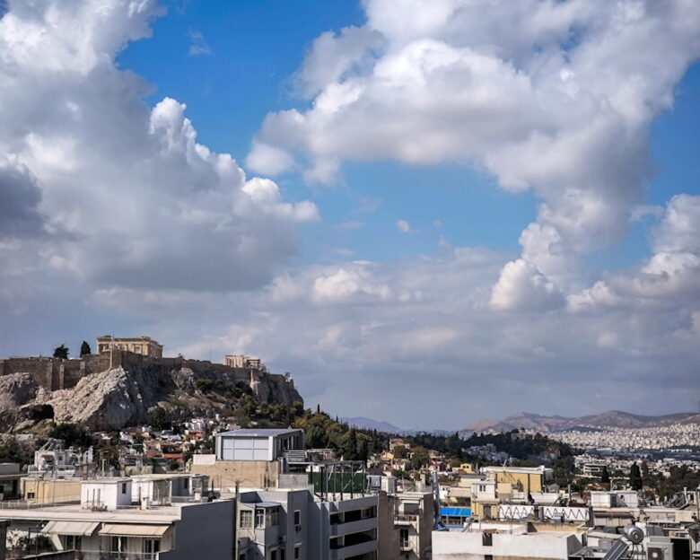 Καιρός αύριο: Λιγότερες βροχές περισσότερη ηλιοφάνεια – Η θερμοκρασία αγγίζει τους 26 βαθμούς στα Δωδεκάνησα