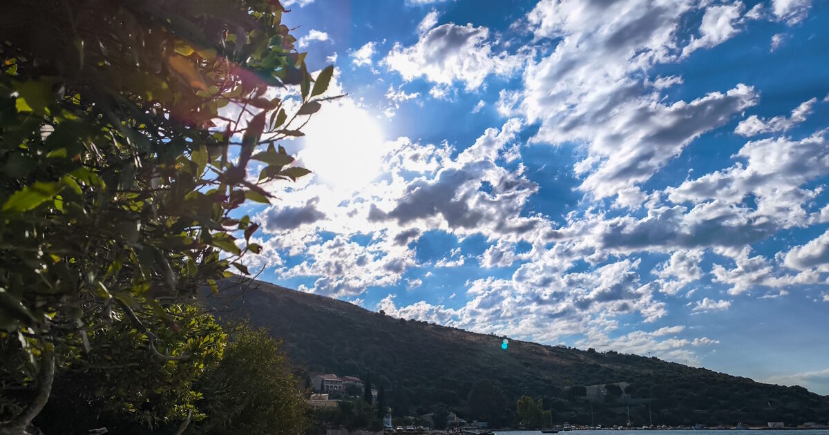 Today’s weather: Sunny day with a few local clouds – Temperature drops slightly