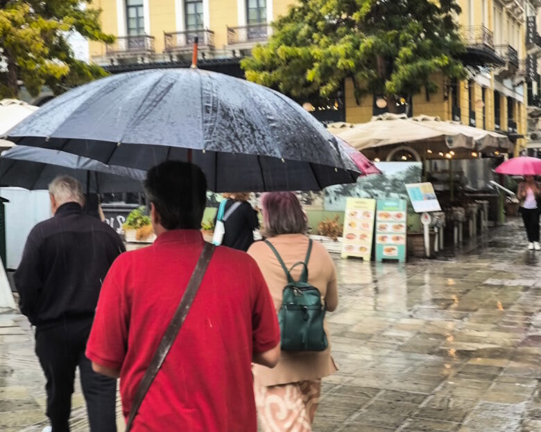 Καιρός σήμερα: Χαλάζι σε Ήπειρο και Ιόνιο – Βροχές και πτώση της θερμοκρασίας σε όλη την Ελλάδα