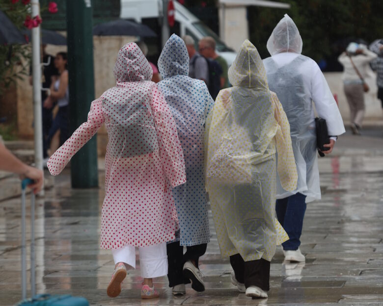 Καιρός αύριο: Βροχές σε Αττική, Μακεδονία και Ήπειρο – Ισχυροί άνεμοι έως 8 μποφόρ