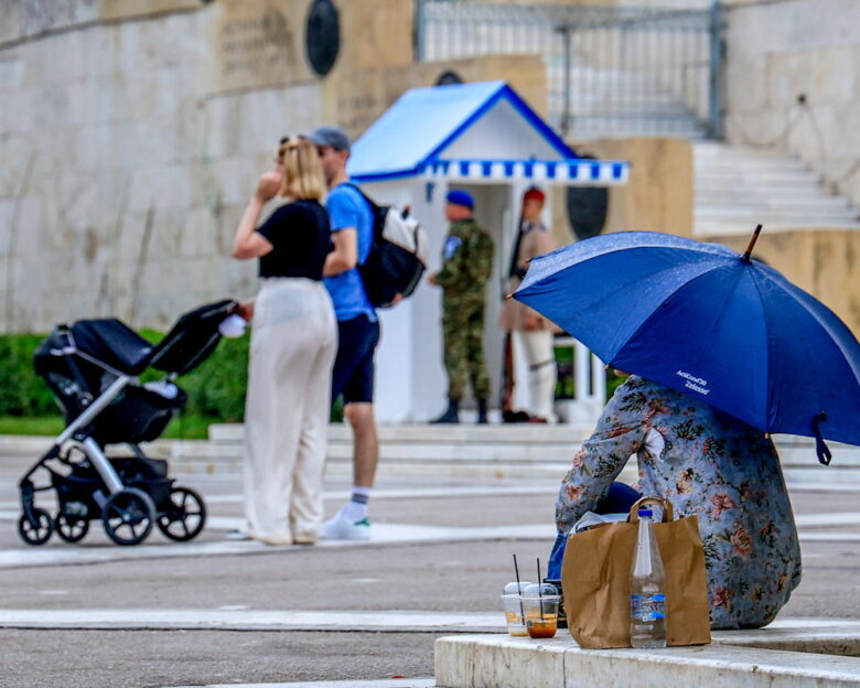 Καιρός σήμερα: Επιστρέφουν οι τοπικές βροχές και οι ενισχυμένοι άνεμοι – Μικρή πτώση της θερμοκρασίας στα ανατολικά