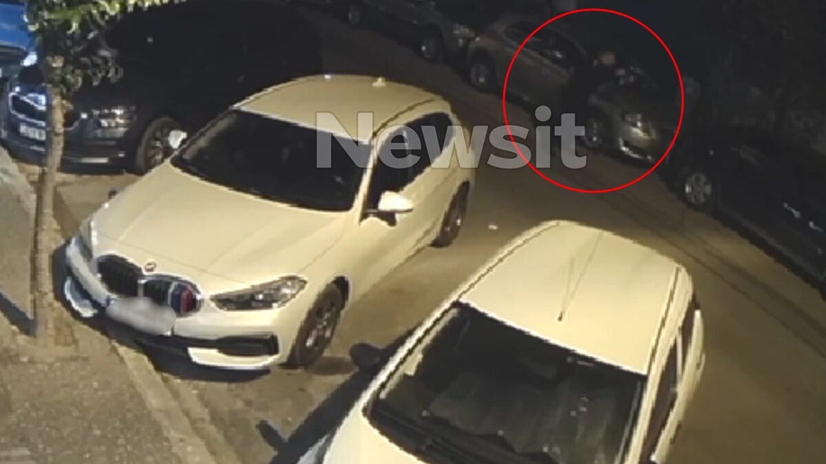 Η στιγμή που ο αστυνομικός πυροβολεί τον δράστη