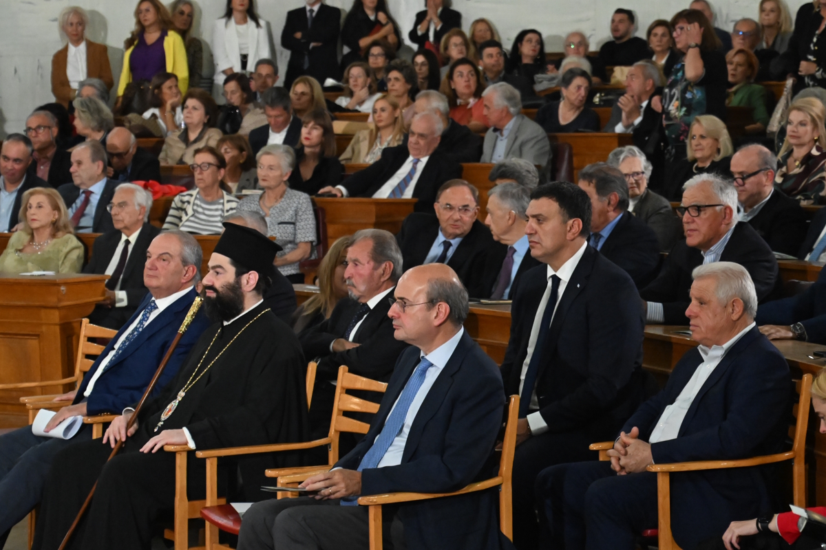 Εκδήλωση από την Παναθηναϊκή Οργάνωση Γυναικών προς τιμήν της πρώτης γυναίκας Προέδρου της Βουλής (η οποία εξελέγη επί κυβέρνησης Κώστα Καραμανλή) Άννας Ψαρούδα - Μπενάκη, στην Παλαιά Βουλή