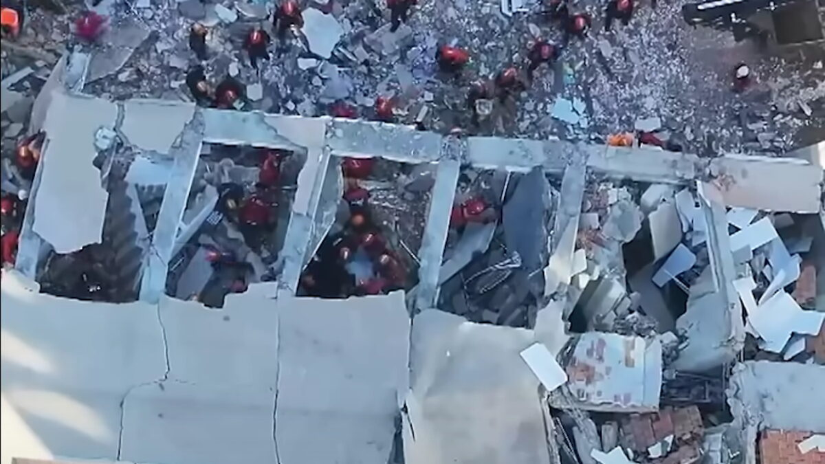 Το κατεστραμμένο κτίριο στην Κωνσταντινούπολη