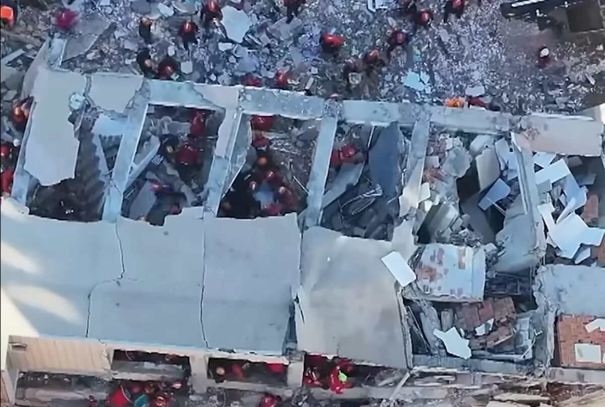 Κωνσταντινούπολη: Τέσσερις οι νεκροί από την κατάρρευση κτιρίου - Διασώθηκε μόνο η κόρη της οικογένειας