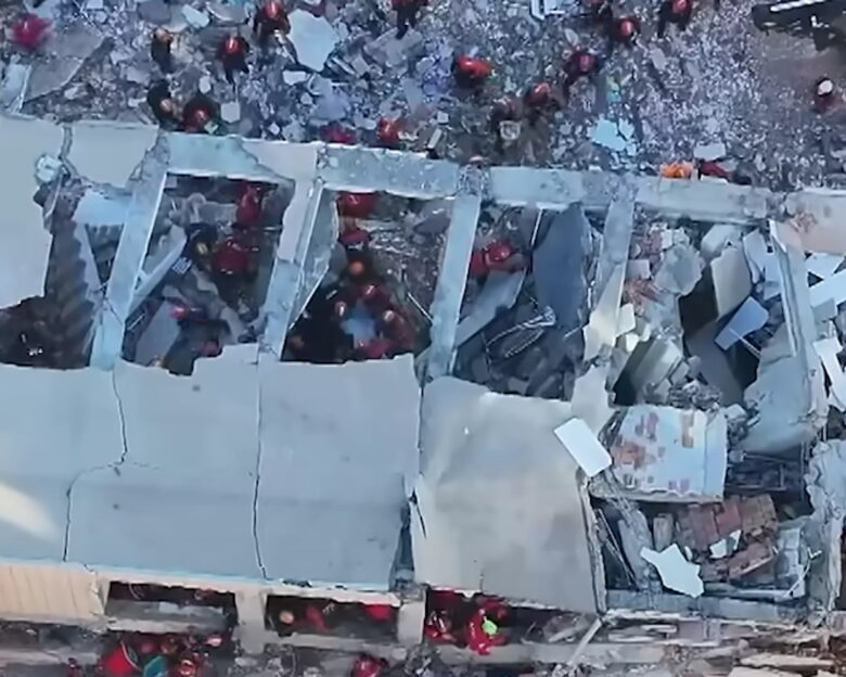 Κωνσταντινούπολη: Τέσσερις οι νεκροί από την κατάρρευση κτιρίου – Διασώθηκε μόνο η κόρη της οικογένειας