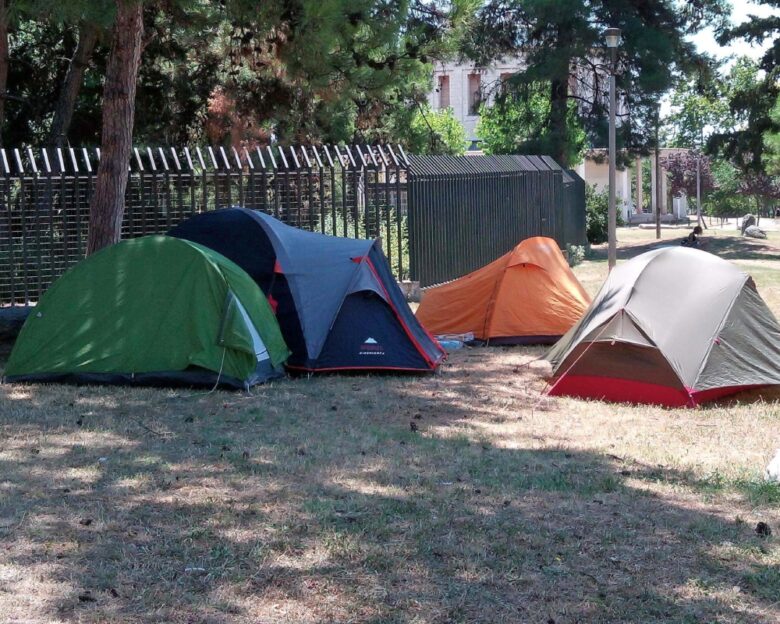 Μεσσηνία: Πώς έγινε το διπλό φονικό στο κάμπινγκ – Αναζητούν τον μαυροντυμένο οδηγό μηχανής που εγκατέλειψε το σημείο