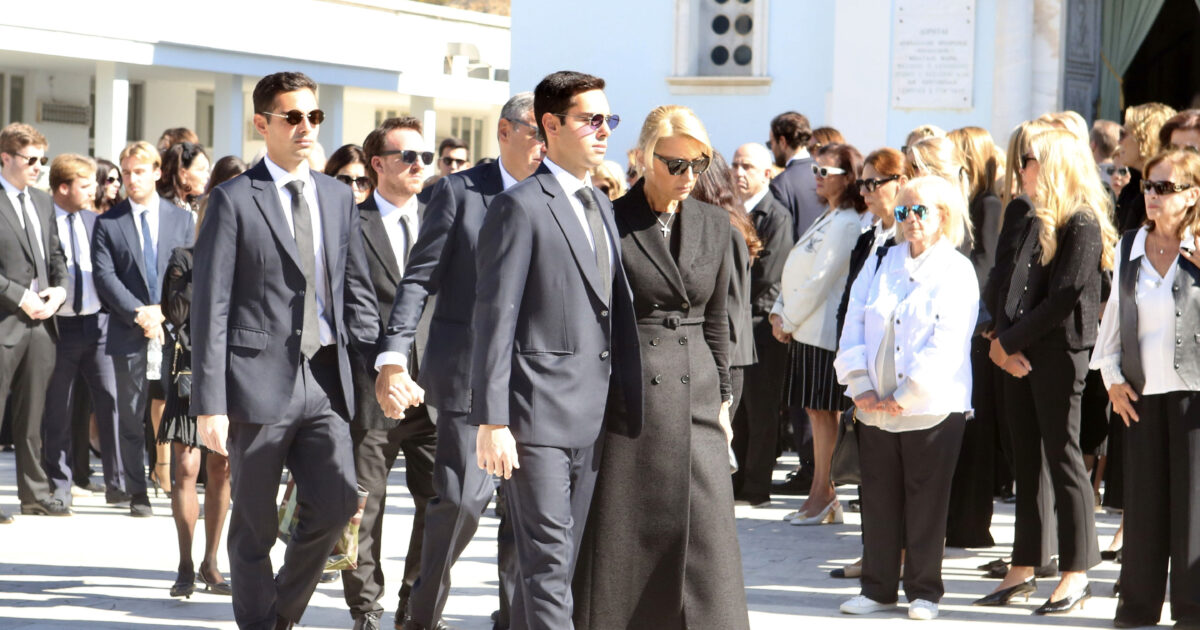 Marisa Laimou: Emotional moments in the burial of 30 -year -old in the first cemetery