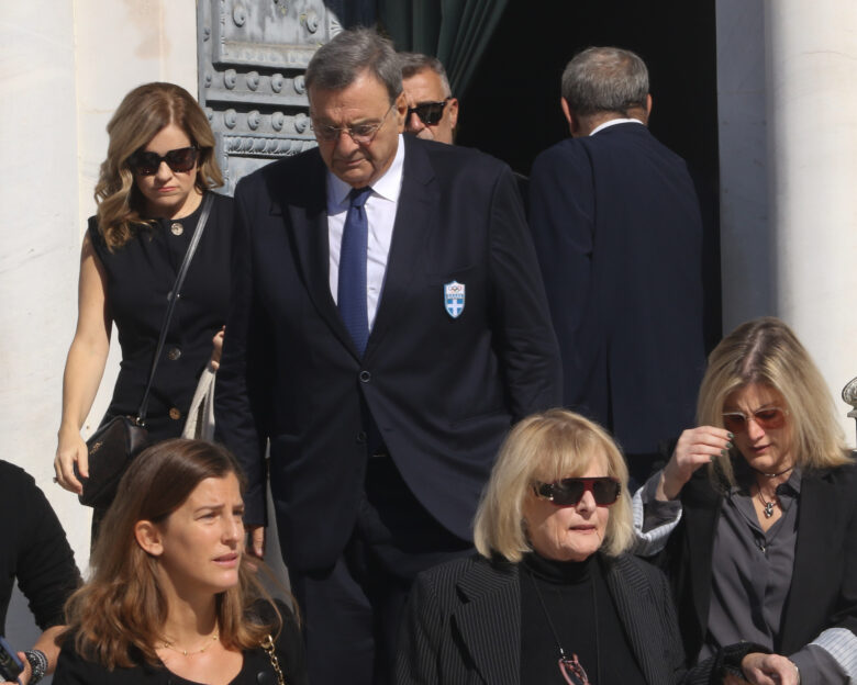 Κηδεία Λάμπη Νικολάου: Το «τελευταίο αντίο» στον πρώην πρόεδρο της Ελληνικής Ολυμπιακής Επιτροπής