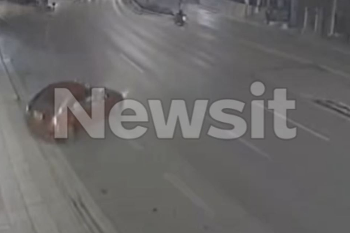 Λεωφόρος Κηφισίας: Βίντεο ντοκουμέντο με την τρελή πορεία του αυτοκινήτου που καρφώθηκε σε τζαμαρία των ΕΛΤΑ