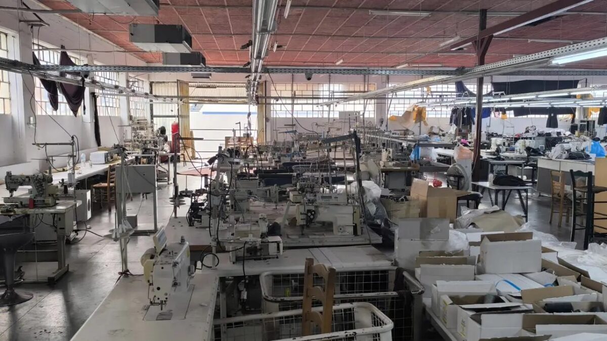 Κομπίνα με εταιρίες παραγωγής ρούχων σε βάρος του ΕΦΚΑ