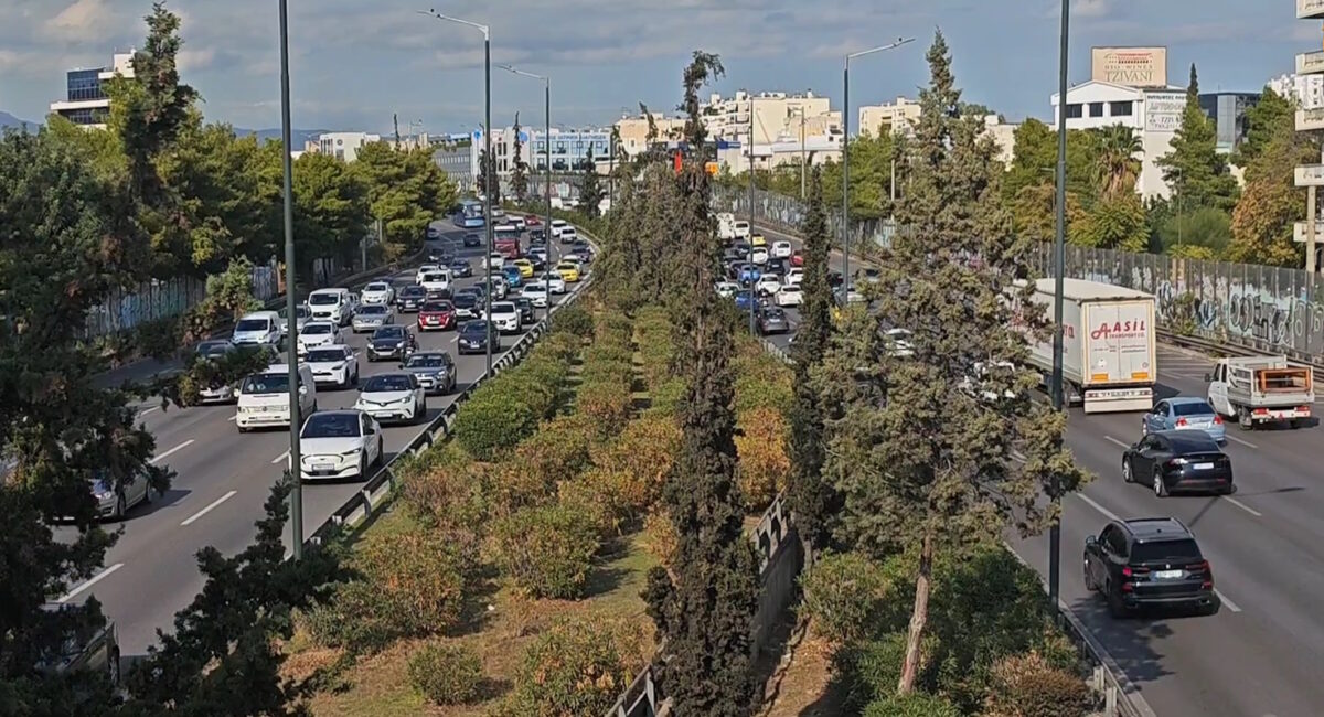 Κίνηση στους δρόμους: «Στο κόκκινο» ο Κηφισός και το κέντρο – Προβλήματα σε Κηφισίας και Μεσογείων