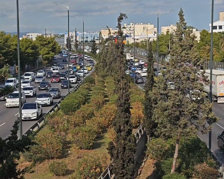 Κίνηση στους δρόμους: «Στο κόκκινο» ο Κηφισός και το κέντρο – Προβλήματα σε Κηφισίας και Μεσογείων