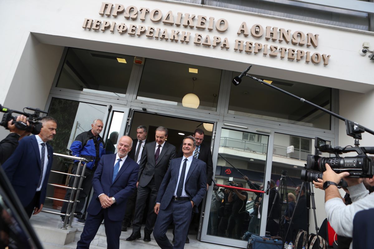 Ο πρωθυπουργός Κυριάκος Μητσοτάκης με τον υπουργό Δικαιοσύνης Γιώργος Φλωρίδης