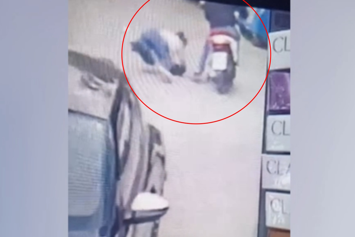 Η στιγμή που ο 41χρονος ρίχνει κάτω το θύμα του