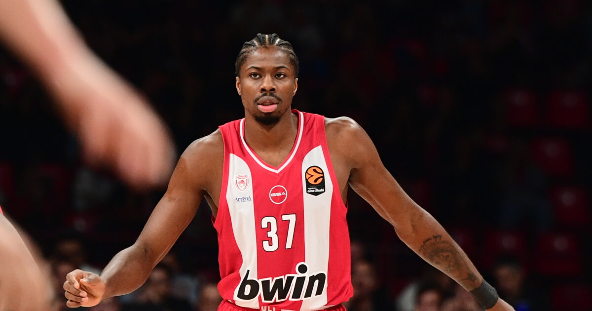 NBA reporter: “Costas Antetokounbos plays at Olympiacos, so he can’t go to the Bucks too”