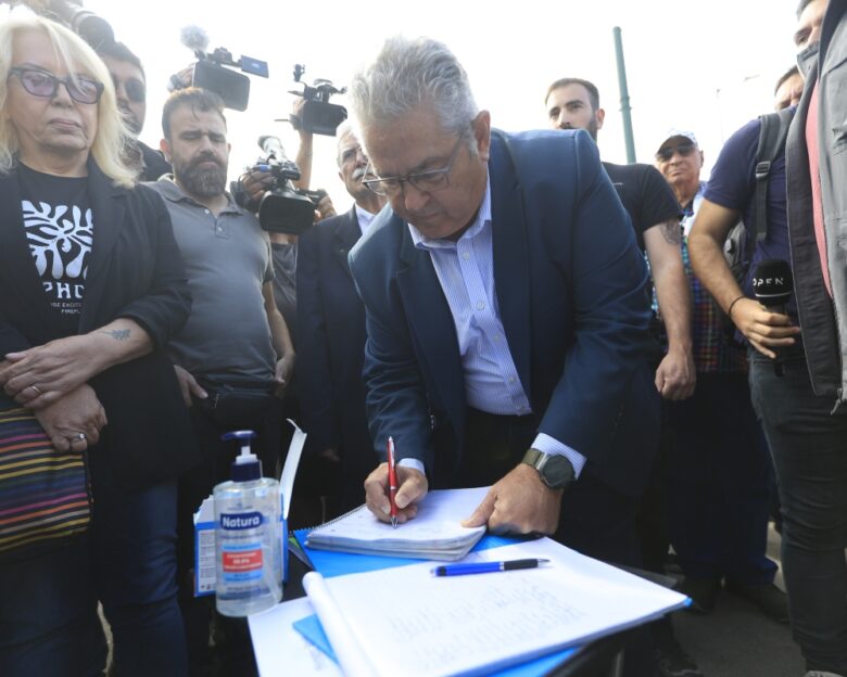 Πάνος Ρούτσι: Το χειρόγραφο σημείωμα συμπαράστασης που του άφησε ο Δημήτρης Κουτσούμπας – «Είμαστε στο πλευρό σου»