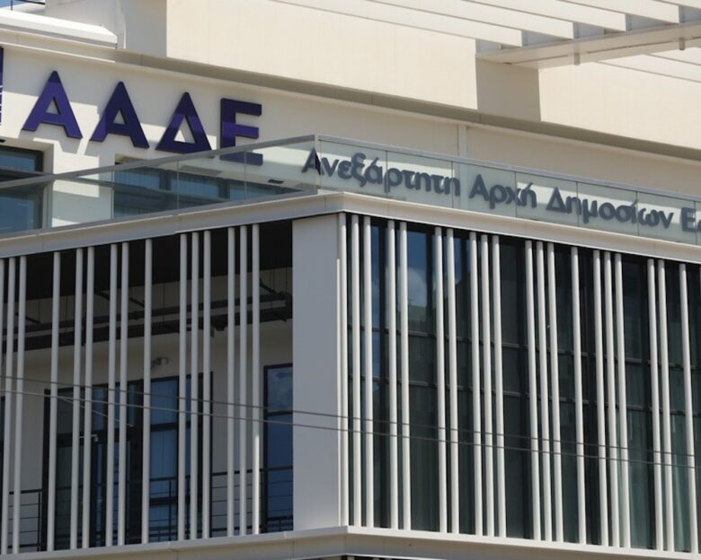 ΑΑΔΕ: Πρόστιμα και λουκέτα σε 42 Κέντρα Υποβολής Δηλώσεων για φοροδιαφυγή