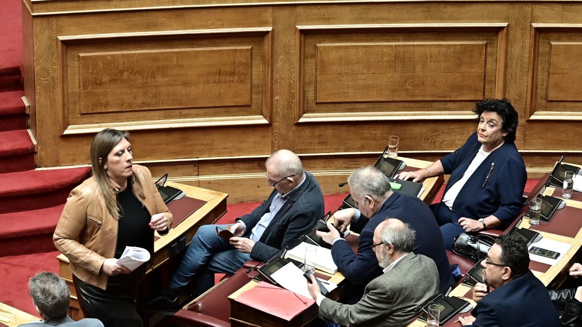Η Ζωή Κωνσταντοπούλου και η Λιάνα Κανέλλη μετά το φραστικό επεισόδιο στη Βουλή