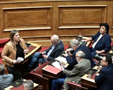 Η Ζωή Κωνσταντοπούλου και η Λιάνα Κανέλλη μετά το φραστικό επεισόδιο στη Βουλή