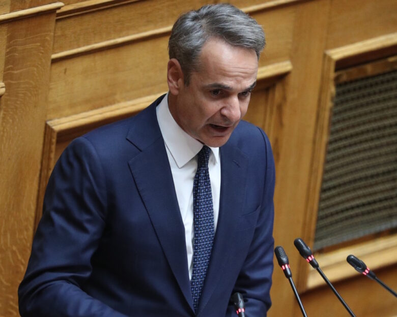 Μητσοτάκης στη Βουλή για τα εθνικά θέματα: «Οι εθνικοί χειρισμοί δεν ασκούνται σε καφενεία και πάνελ – Η πατρίδα στέκεται πλέον όρθια»