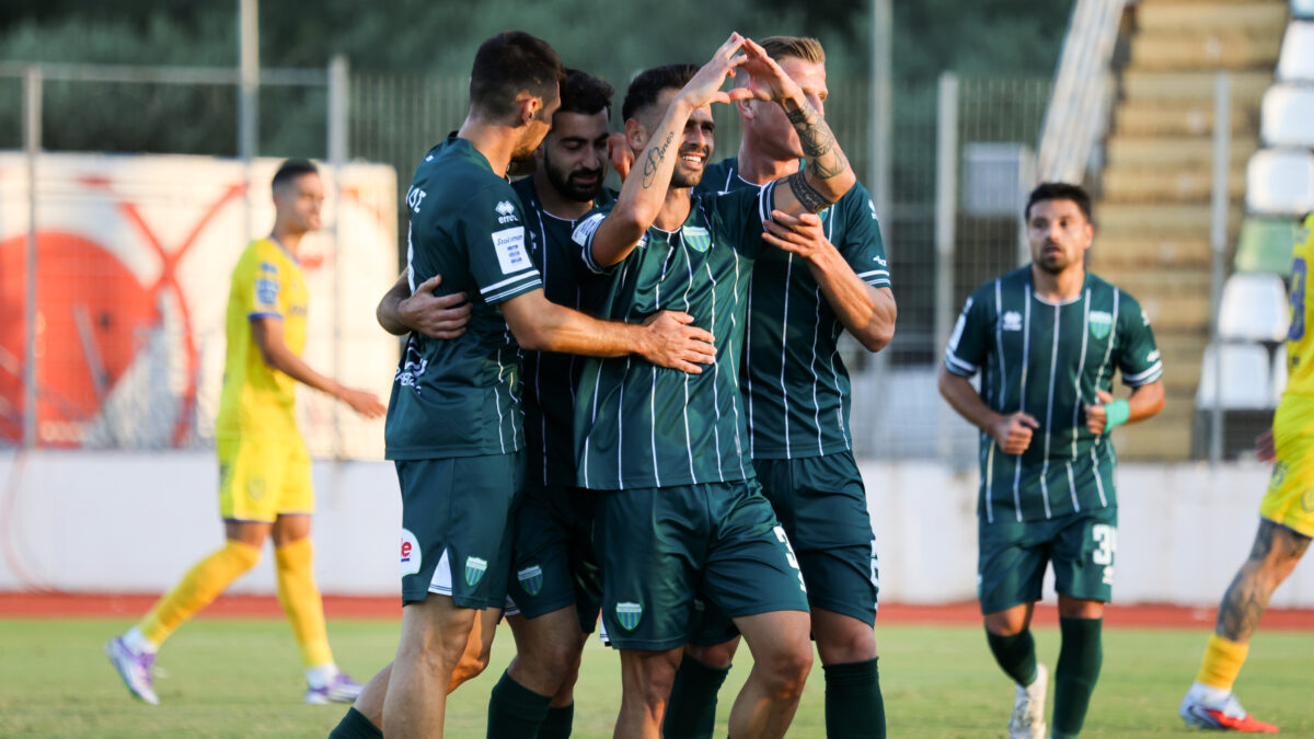Οι παίκτες του Λεβαδειακού πανηγυρίζουν κόντρα στον Παναιτωλικό