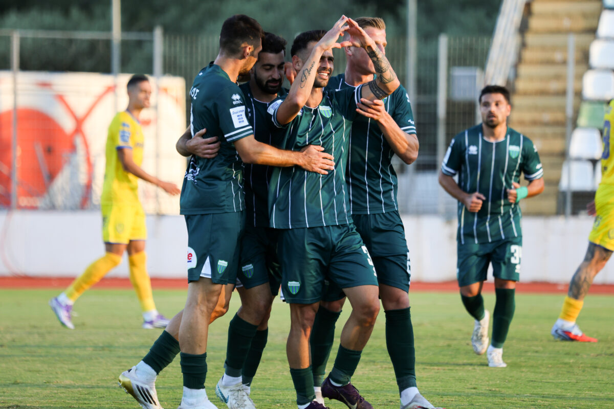 Οι παίκτες του Λεβαδειακού πανηγυρίζουν κόντρα στον Παναιτωλικό