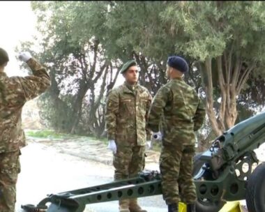 «Έπεσαν» 21 κανονιοβολισμοί από τον Λυκαβηττό για τον εορτασμό της 28ης Οκτωβρίου 