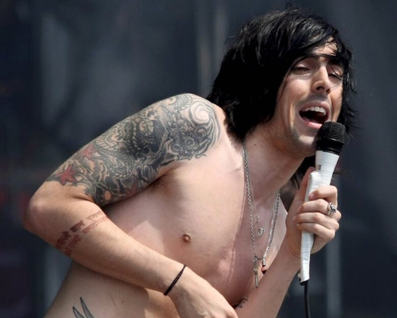 Νεκρός ο παιδόφιλος τραγουδιστής των Lostprophets, Ίαν Γουάτκινς – Τον μαχαίρωσαν μέσα στη φυλακή