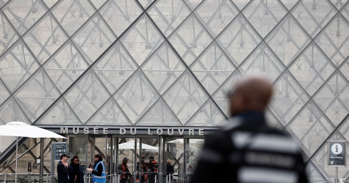Louvre Theft: 2 Arrested Noted, Royal Jewels Missing – Outrage Over Arrest Leak Louvre Theft: 2 Arrested Noted, Royal Jewels Missing – Outrage Over Arrest Leak