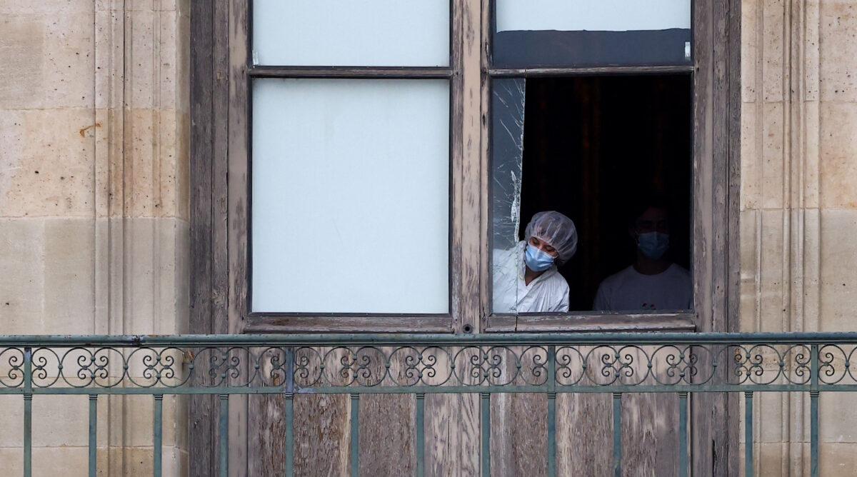 Το παράθυρο από το οποίο μπήκαν οι κλέφτες στο Λούβρο