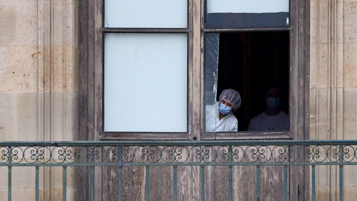 Το παράθυρο από το οποίο μπήκαν οι κλέφτες στο Λούβρο