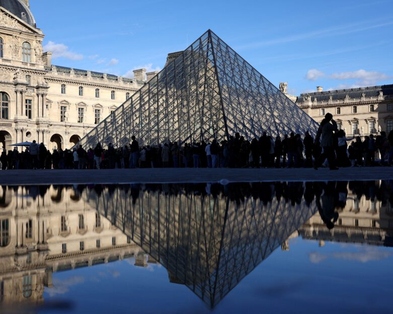 Λούβρο: Τρίτη σύλληψη για την κλοπή των βασιλικών κοσμημάτων