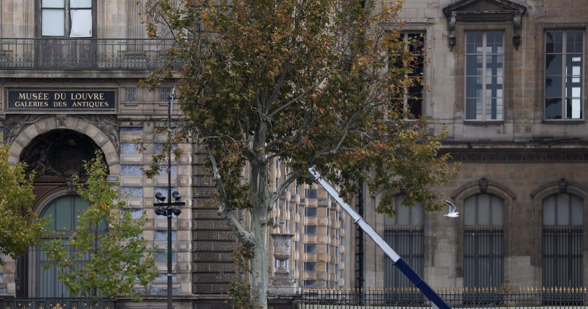 Louvre: Reenactment shows 3 minutes and 58 seconds it took burglars for ‘perfect heist’ Louvre: Reenactment shows 3 minutes and 58 seconds it took burglars for ‘perfect heist’