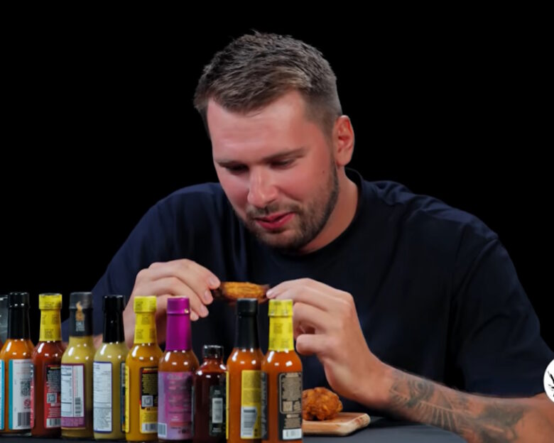 Ο Λούκα Ντόντσιτς πήγε στο «Hot ones» και έβρισε, τρώγοντας καυτερές φτερούγες κοτόπουλου
