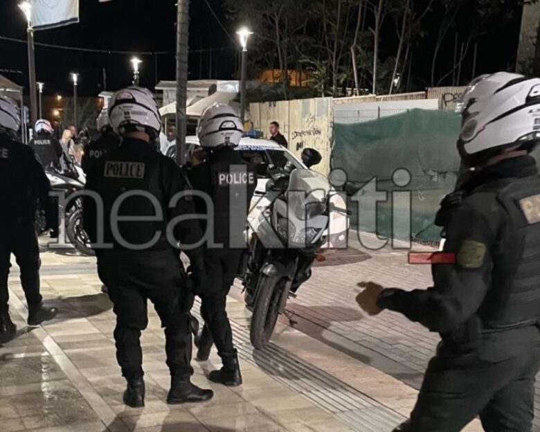 Επίθεση από 50 κουκουλοφόρους κατά του Μάκη Βορίδη στο Ηράκλειο: Του πέταξαν αυγά, τραπέζια και φώναζαν συνθήματα