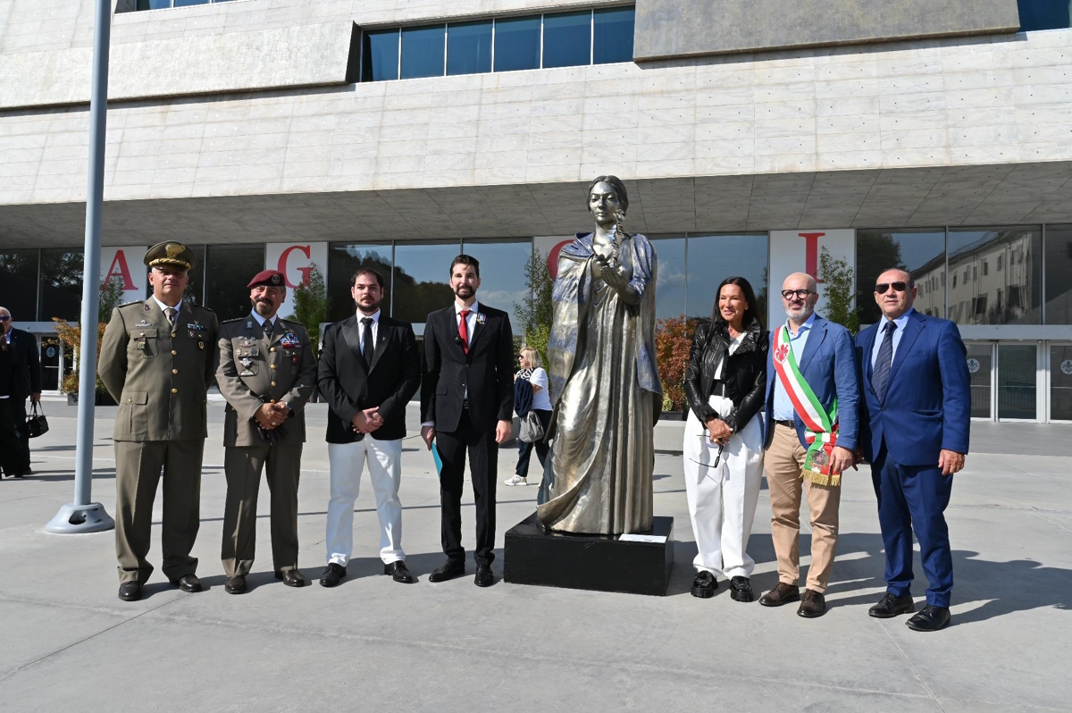 Το άγαλμα της θρυλικής Μαρίας Κάλλας στη Φλωρεντία