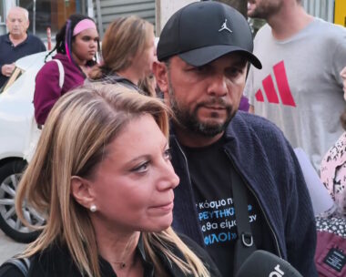 Η Μαρία Καρυστιανού και ο Πάνος Ρούτσι κάνουν δηλώσεις στου Ζωγράφου