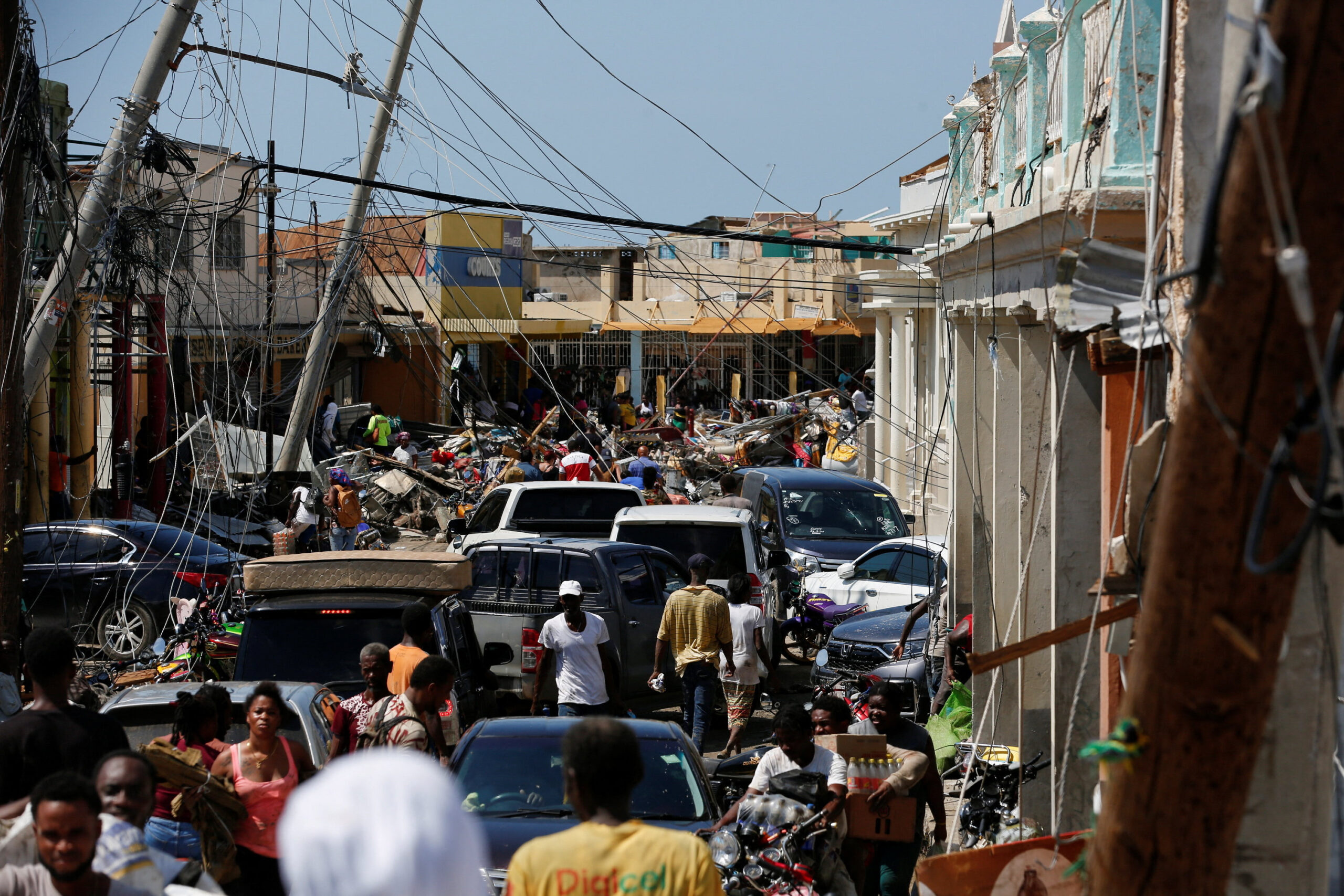 Θρήνος και καταστροφή στη Τζαμάικα