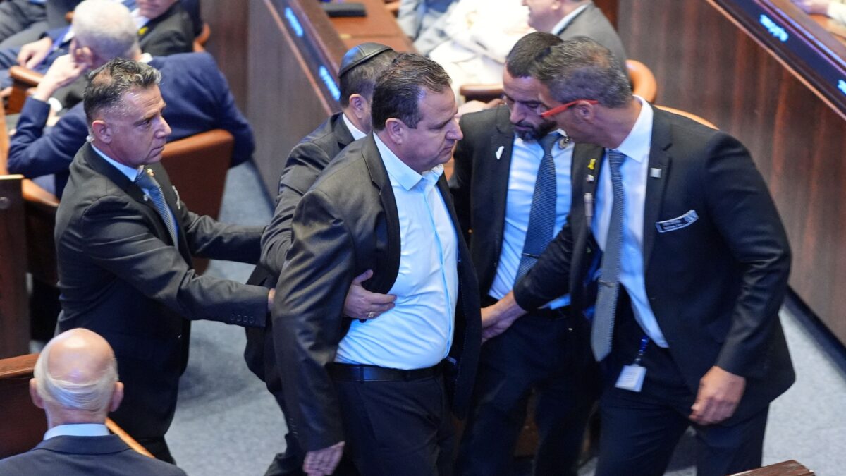 Απομάκρυναν βουλευτή την ώρα της ομιλίας Τραμπ