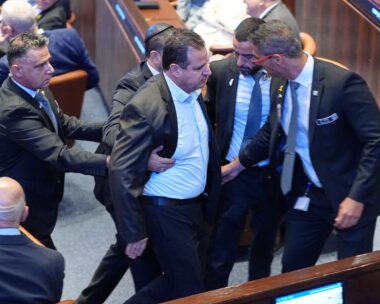 Απομάκρυναν βουλευτή την ώρα της ομιλίας Τραμπ