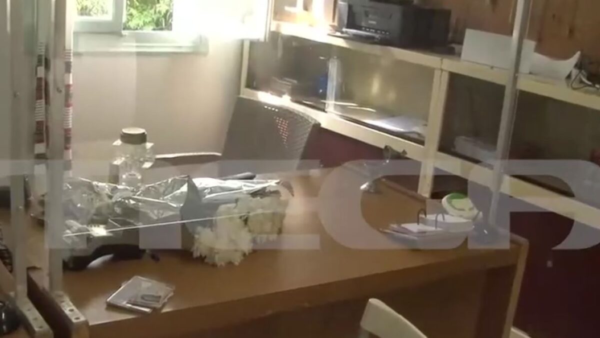 Μεσσηνία: Εικόνες από την αιματοβαμμένη ρεσεψιόν του κάμπινγκ – Ο δράστης είδε τον επιστάτη και τον προσπέρασε για να πυροβολήσει πρώτα τον 68χρονο