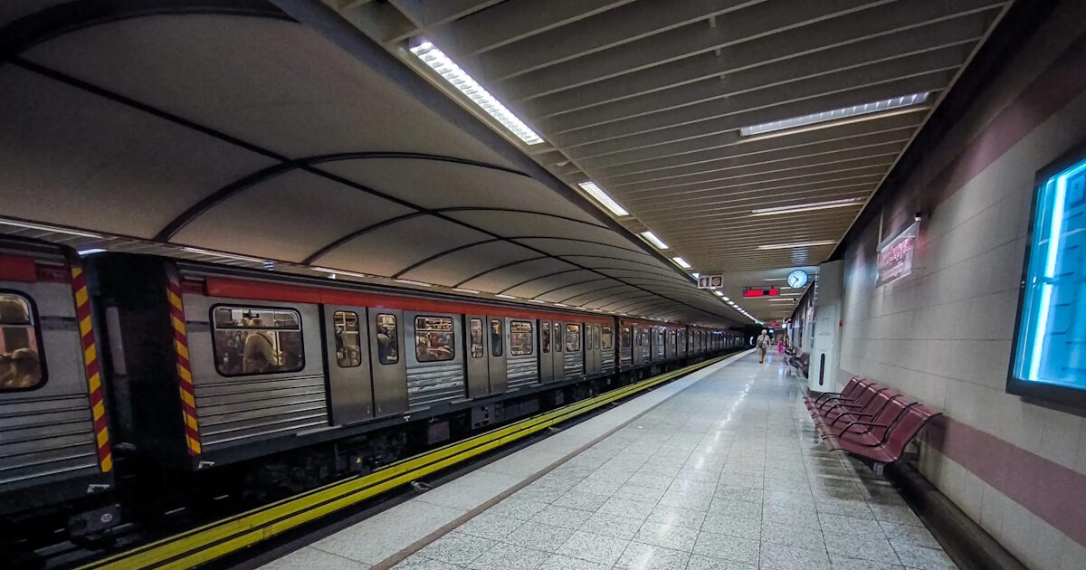 A 19 -year -old Iraqi was arrested for attacking a subway driver at Dukissi Placentia Station