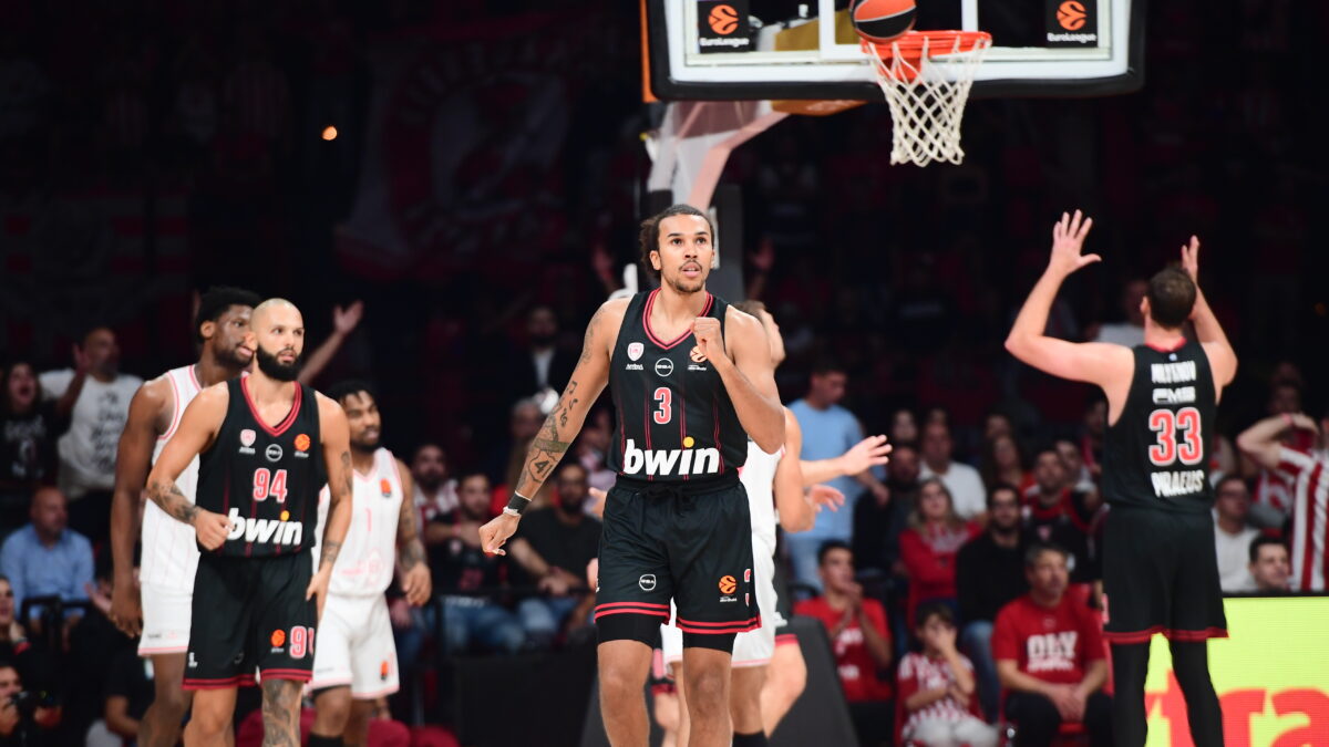 Ο Μιλουτίνοφ πανηγυρίζει κόντρα στη Χάποελ (ΓΙΩΡΓΟΣ ΜΑΤΘΑΙΟΣ