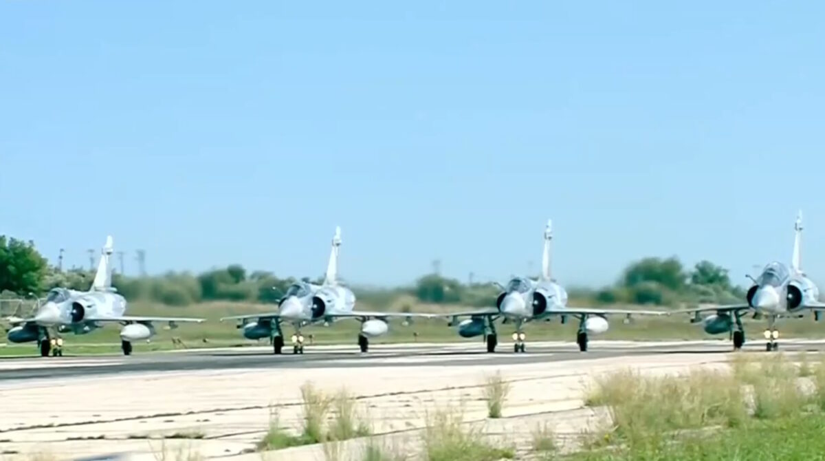 Η στιγμή της απογείωσης των Mirage από την Τανάγρα