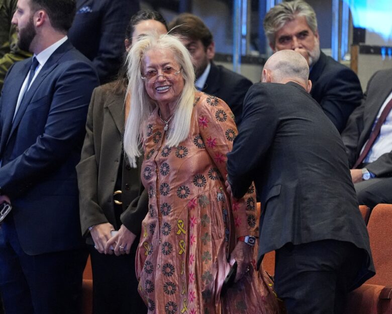 Ποια είναι η Μίριαμ Άντελσον, η 80χρονη μεγα-χορηγός με περιουσία 35 δισ. δολάρια που αναφέρθηκε στην ομιλία Τραμπ στην Κνεσέτ