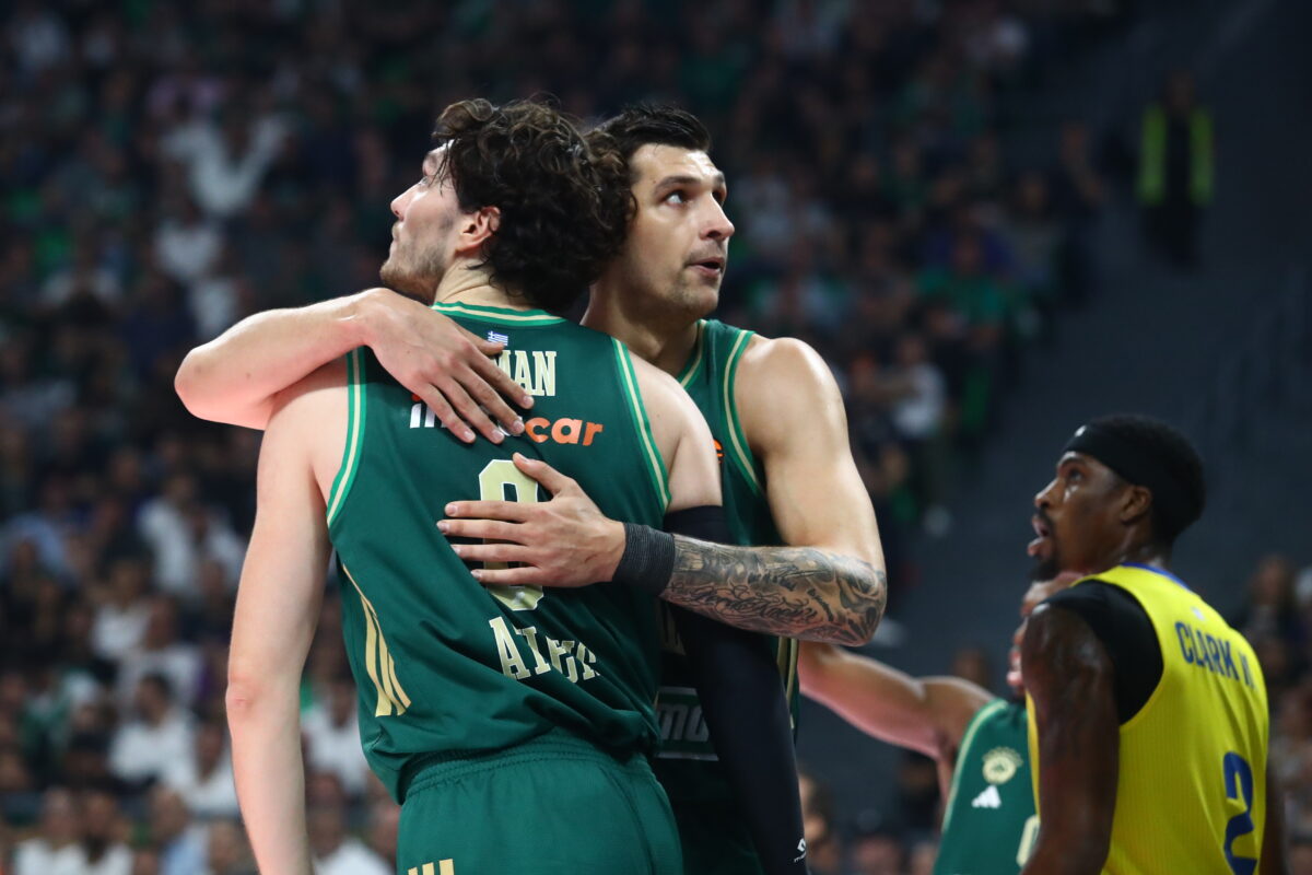 Μήτογλου και Οσμάν πανηγυρίζουν στο ΟΑΚΑ (ΜΑΡΚΟΣ ΧΟΥΖΟΥΡΗΣ