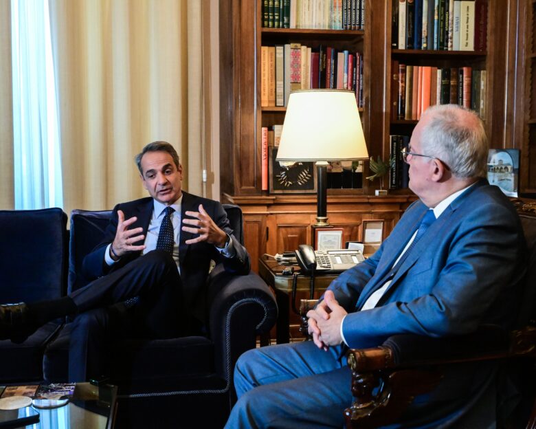 Μητσοτάκης σε Τασούλα: Το μνημείο του Αγνώστου Στρατιώτη έχει συμβολικό βάρος, πρέπει να διαφυλάξουμε τον χαρακτήρα του