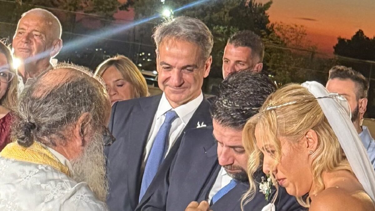 Ο Κυριάκος Μητσοτάκης πάντρεψε την Εβίνα Γιακουμάτου και τον Ελπιδοφόρο Παπανικολόπουλο